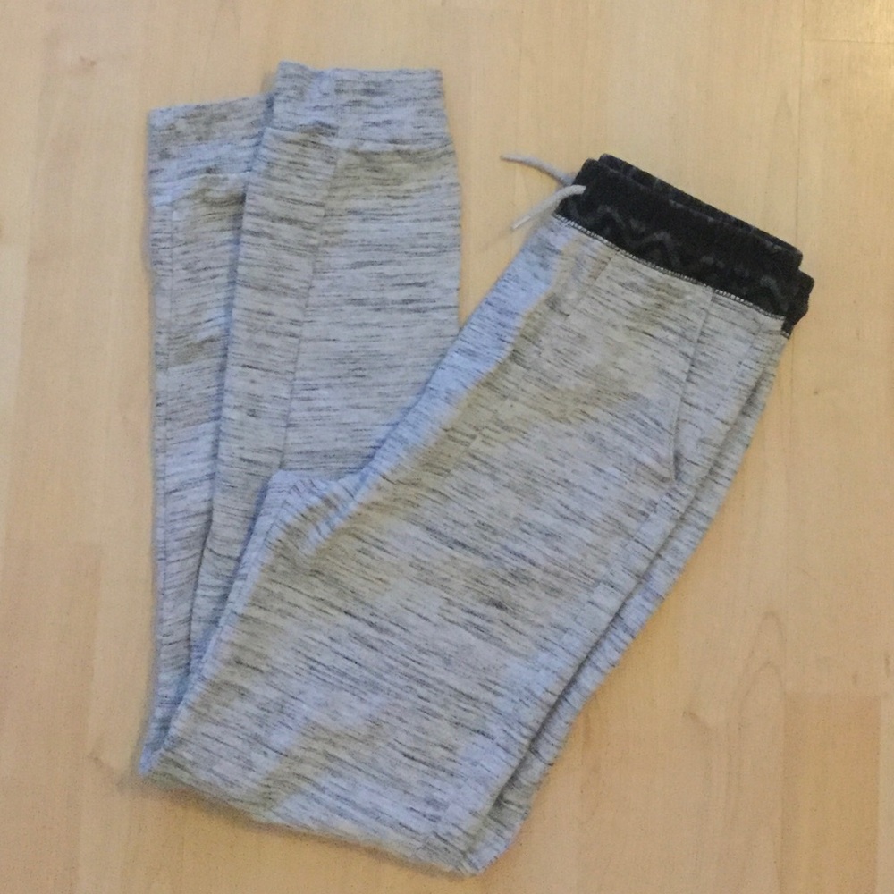 Boys’ Mossimo sweatpants joggers L (12-14).